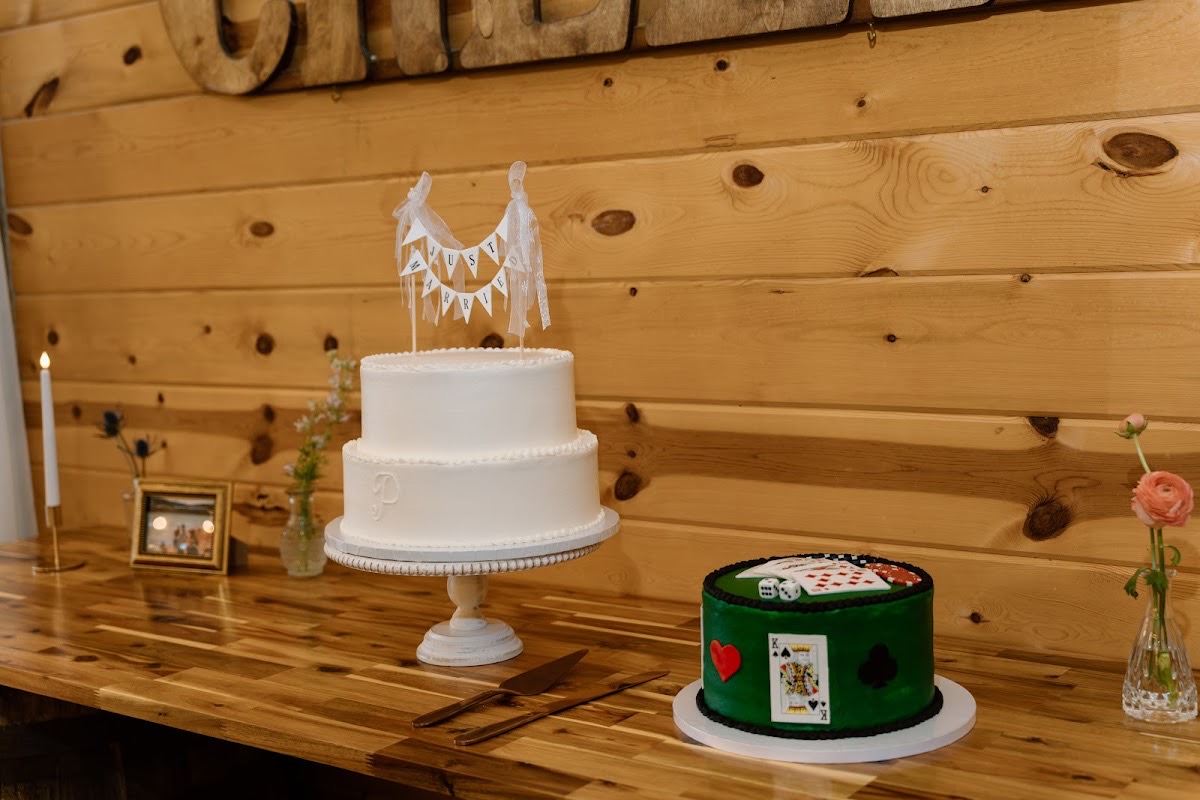 Katelynn & Justin's Just Married cake and poker groom's cake sit on a wood table at Covey Creek