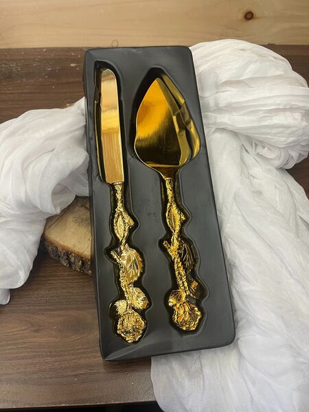 Gold Cake Cutter w/ Rose Handle