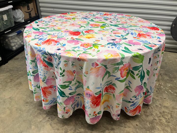 Floral polyester table linen