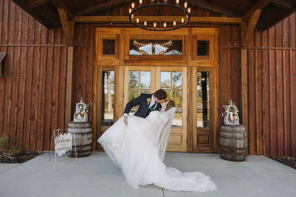 Rebecca & Troy wedding at Covey Creek — photo 4
